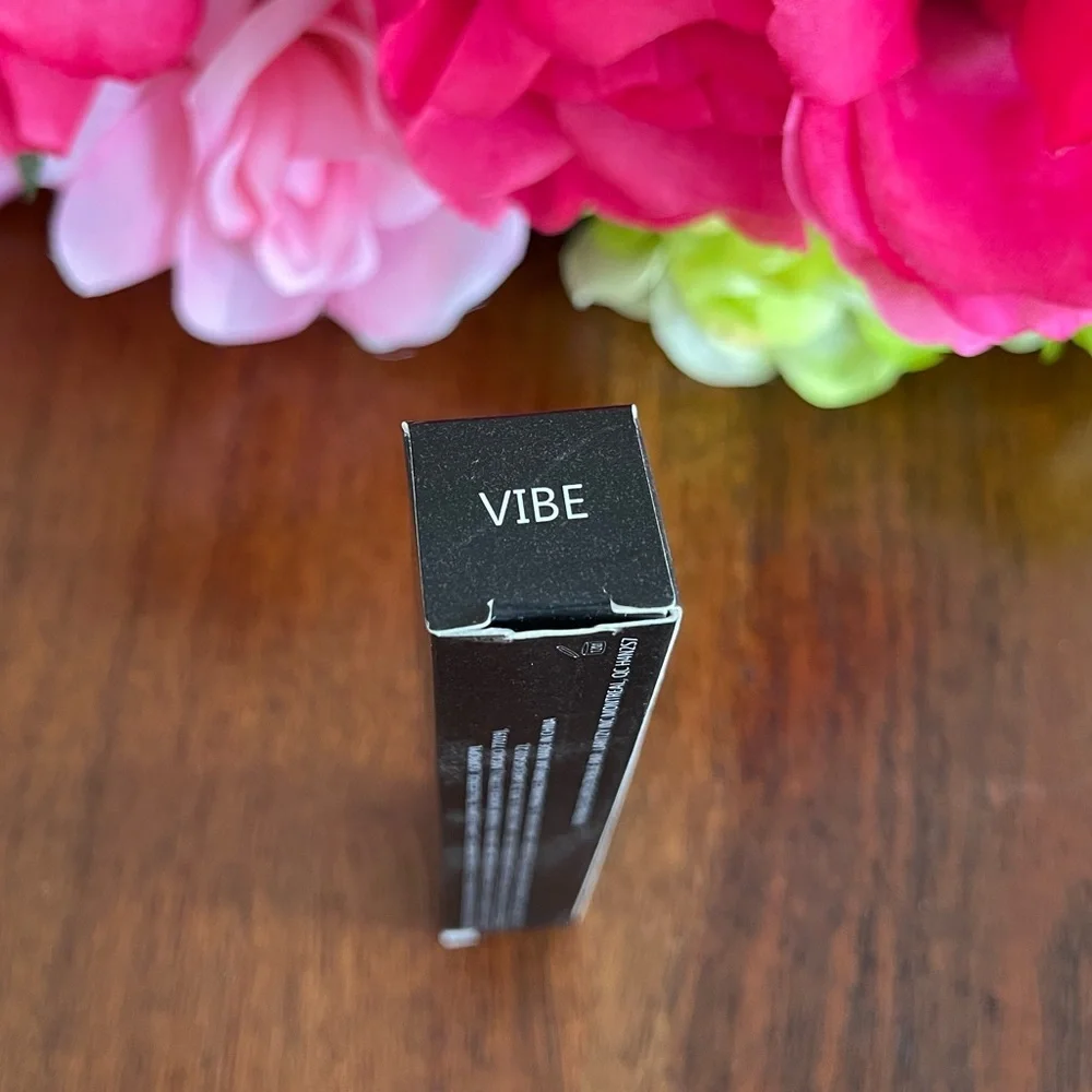 Laritzy Lipgloss in Vibe New in Box